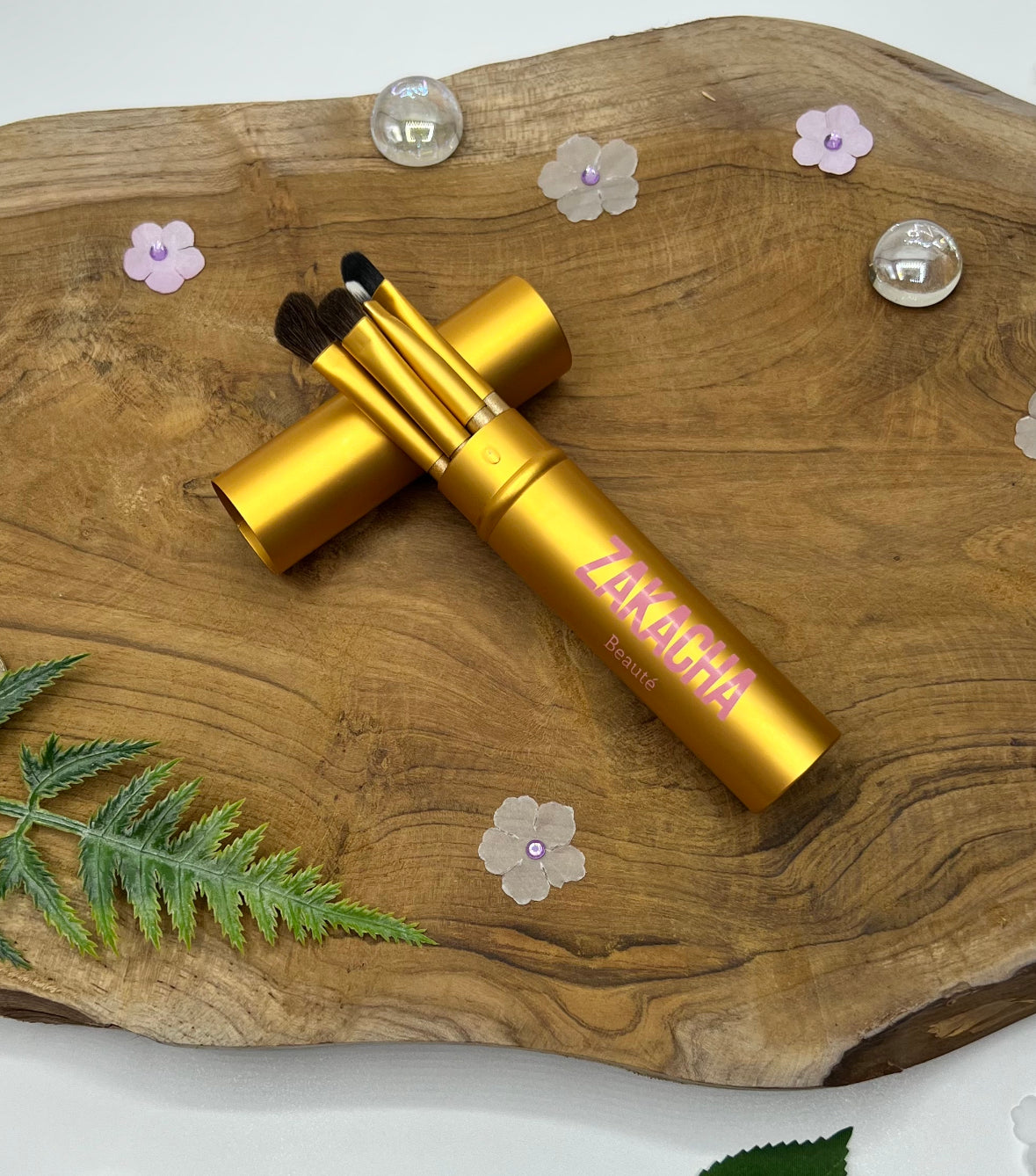 Tube avec 5 pinceaux pour visage